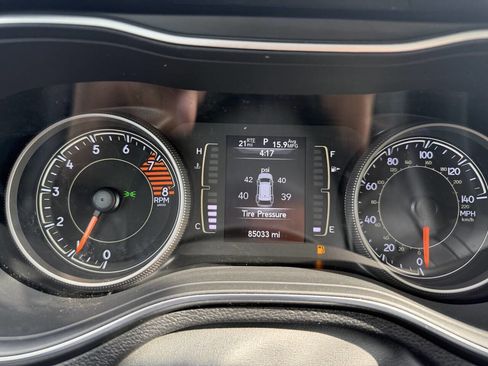 Used 2019 Jeep Cherokee Latitude Plus w/ Cold Weather Group image 8