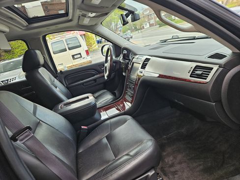 Used 2013 Cadillac Escalade ESV Luxury AWD/4WD image 6