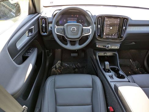 Used 2026 Volvo XC40 B5 Core AWD/4WD image 17