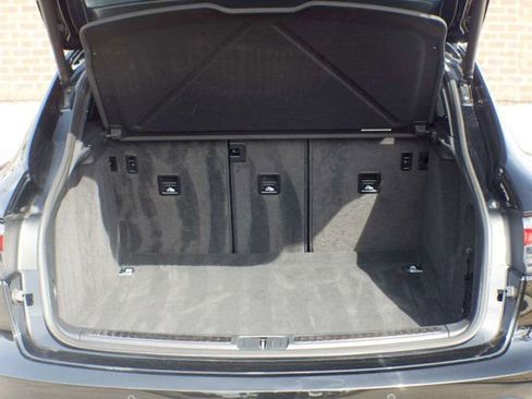 Used 2022 Porsche Macan image 48