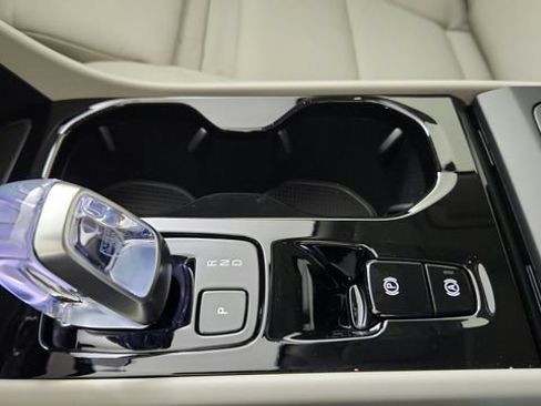 Certified 2026 Volvo XC40 B5 Ultra w/ Climate Package AWD/4WD image 54