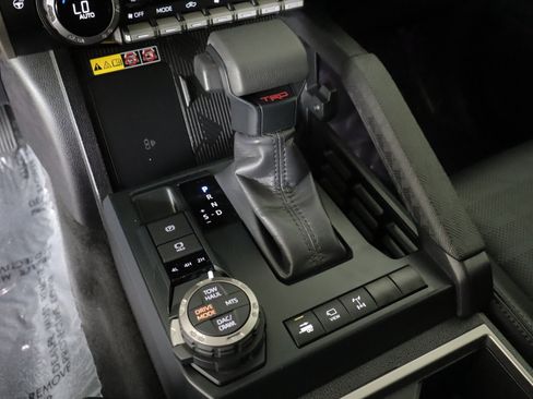 Used 2024 Toyota Tacoma TRD Off-Road w/ TRD Off Road Premium Package AWD/4WD image 18