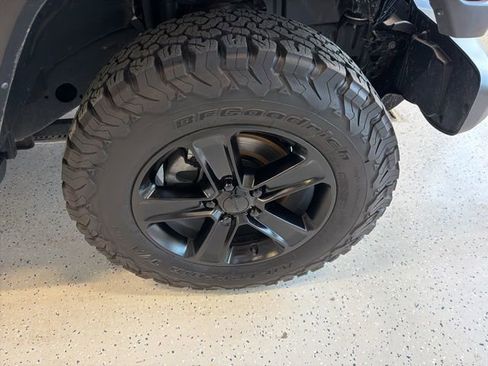 Used 2021 Jeep Wrangler Unlimited Sahara w/ Uconnect 4C Nav & Sound Group AWD/4WD image 2