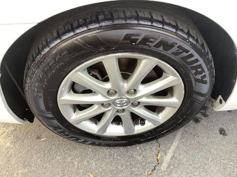 Used 2011 Toyota Camry XLE image 17