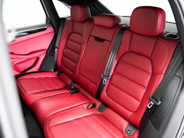 Certified 2026 Porsche Macan AWD/4WD image 22