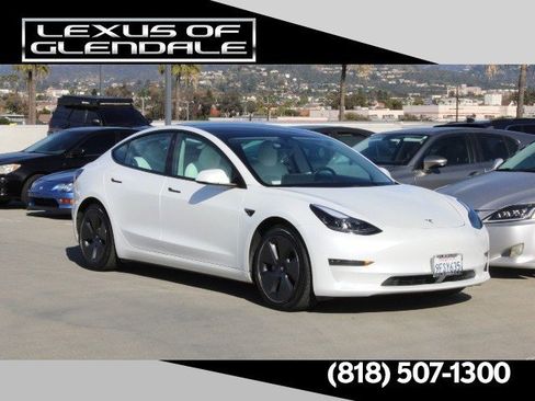 Used 2021 Tesla Model 3 Standard Range Plus image 1