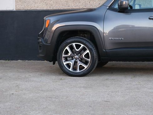 Used 2017 Jeep Renegade Latitude image 9