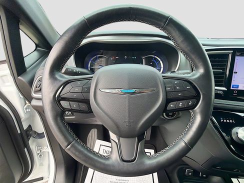 Used 2021 Chrysler Pacifica Touring-L w/ Uconnect Theater Family Group image 38