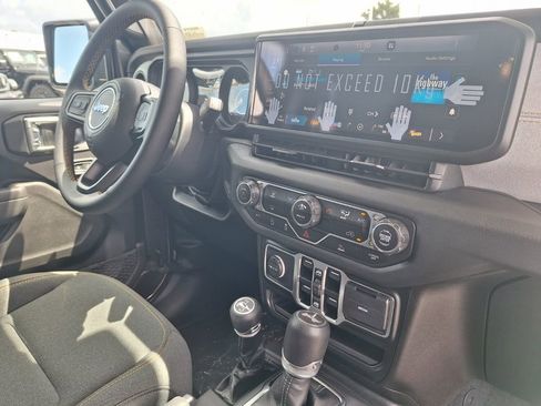 Used 2024 Jeep Wrangler Unlimited Sport AWD/4WD image 20