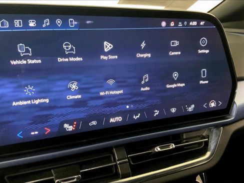 Used 2025 Chevrolet Equinox EV LT w/ Convenience Package image 6