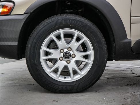 Used 2004 Volvo XC70 AWD/4WD image 27