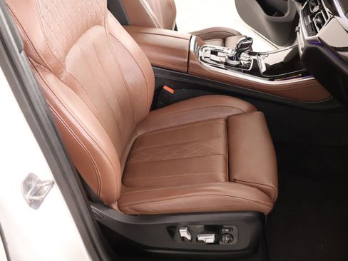 Used 2019 BMW X5 xDrive50i w/ M Sport Package image 14