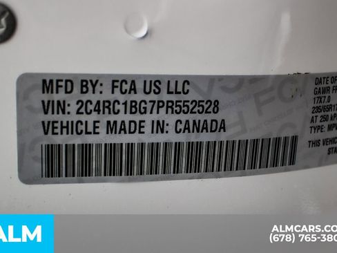 Used 2023 Chrysler Pacifica Touring-L image 42