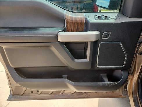 Used 2019 Ford F150 Lariat w/ Equipment Group 502A Luxury AWD/4WD image 6
