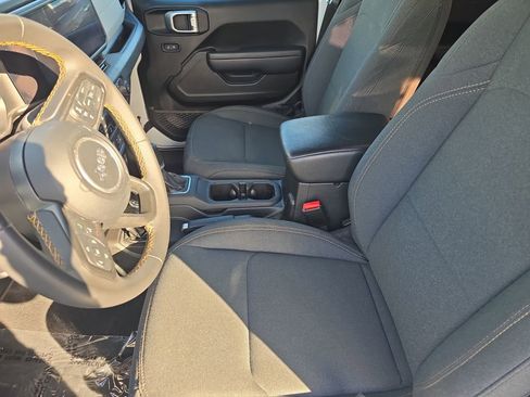 Used 2024 Jeep Wrangler Sport S image 18