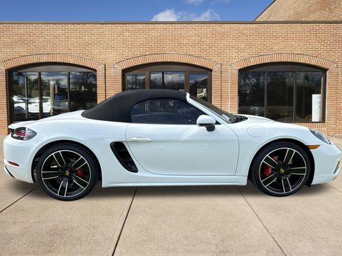 Used 2024 Porsche 718 Boxster S RWD image 2