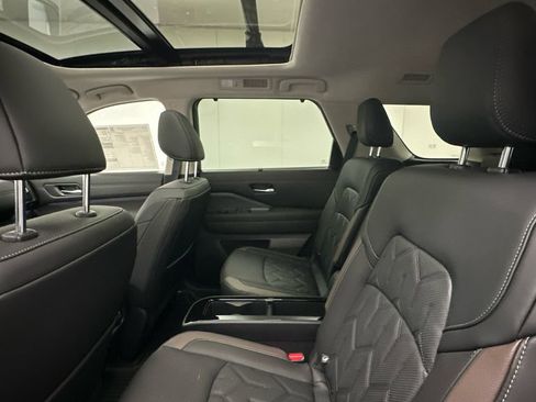 New 2026 Nissan Pathfinder Platinum AWD/4WD image 10