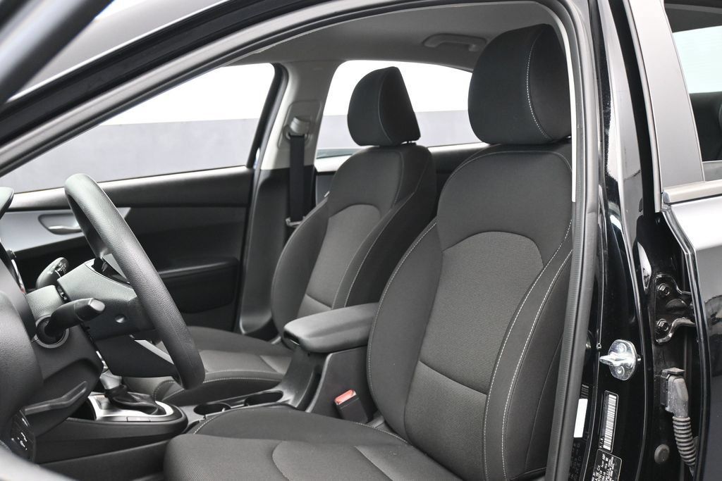 Used 2024 Kia Forte LXS w/ LXS Technology Package FWD image 10
