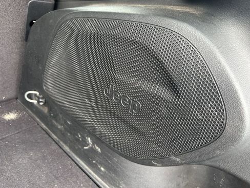 Used 2022 Jeep Cherokee Latitude w/ Sun & Sound Group image 11