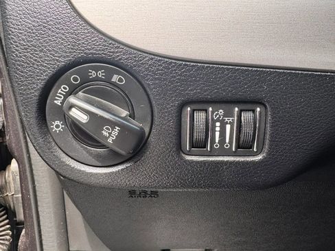 Used 2018 Dodge Grand Caravan GT FWD image 17