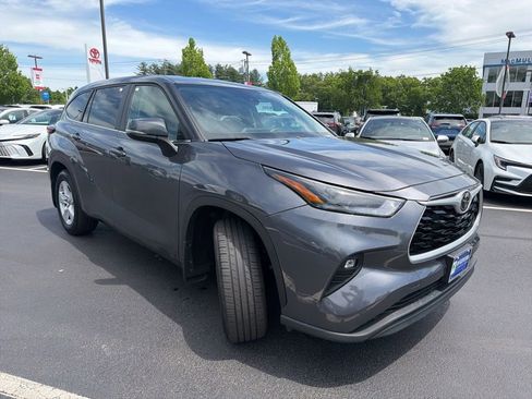 Certified 2024 Toyota Highlander LE AWD/4WD image 3
