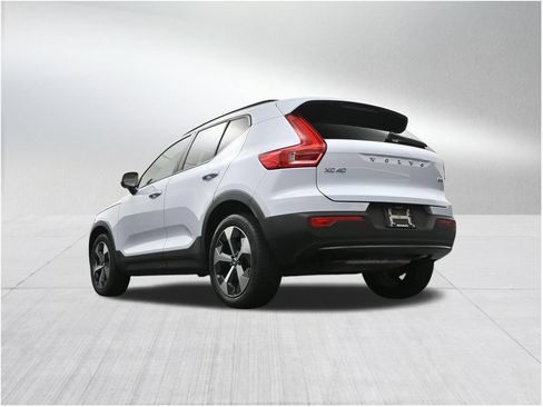 Used 2024 Volvo XC40 B5 Plus w/ Climate Package AWD/4WD image 24