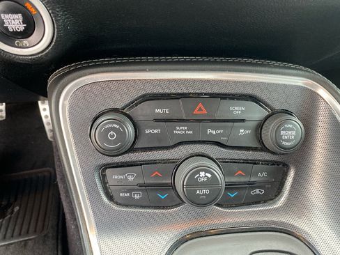 Used 2017 Dodge Challenger GT w/ Driver Convenience Group image 17