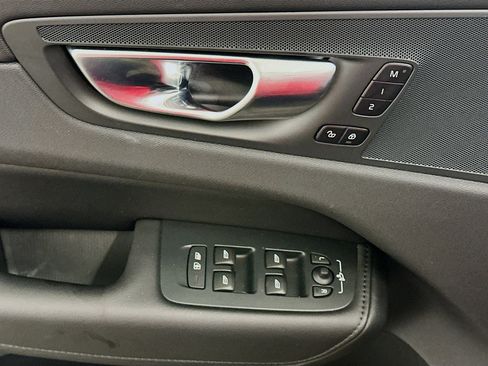 Used 2025 Volvo XC60 B5 Plus image 15