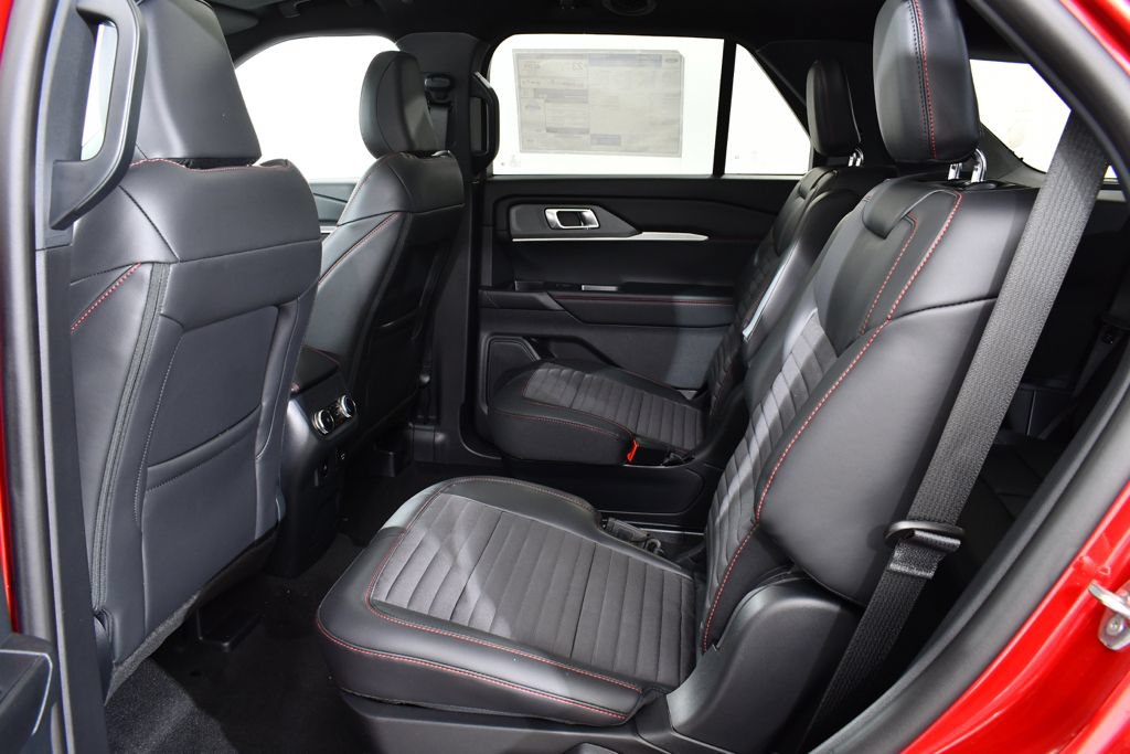 New 2026 Ford Explorer ST-Line w/ ST-Line Street Pack AWD/4WD image 16