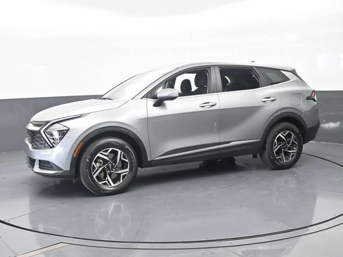 Used 2024 Kia Sportage LX AWD/4WD image 2