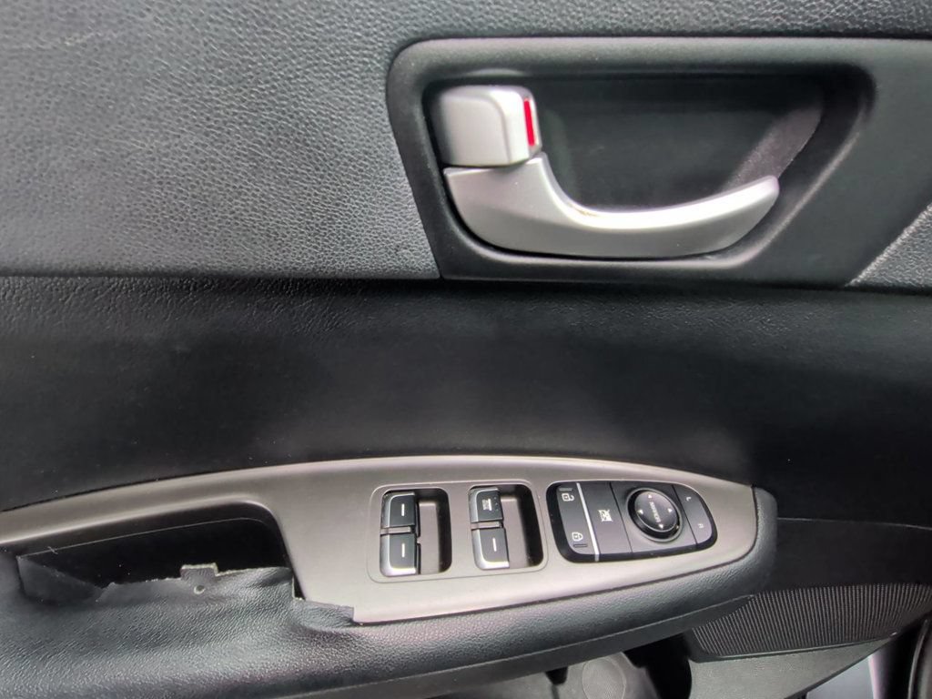 Used 2019 Kia Optima LX FWD image 12