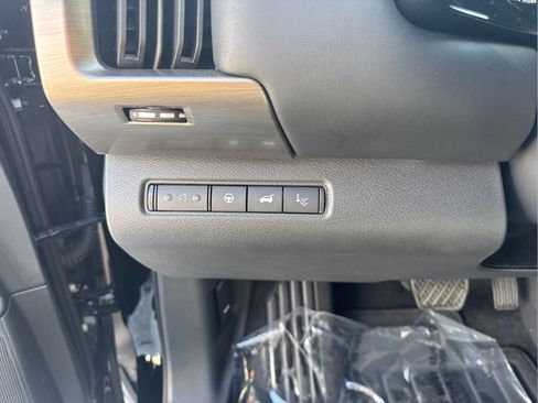 Certified 2025 Nissan Pathfinder Platinum w/ Cargo Package FWD image 18