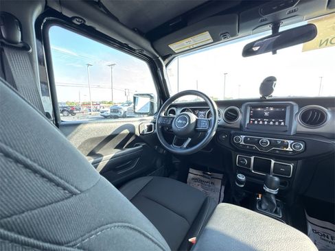 Used 2023 Jeep Gladiator Sport image 15