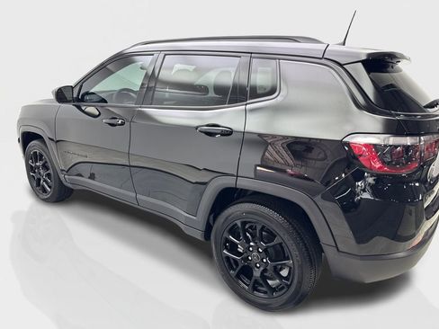 Used 2025 Jeep Compass Latitude w/ Altitude Special Edition image 14