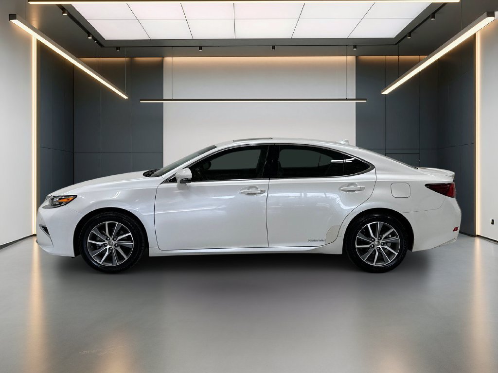 Used 2016 Lexus ES 300h w/ Luxury Package w/Wood Trim FWD image 2