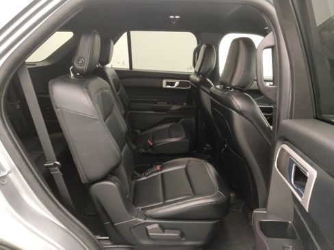 Used 2020 Ford Explorer XLT w/ Equipment Group 202A AWD/4WD image 19