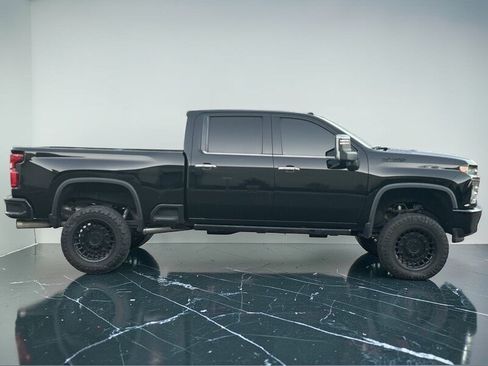 Used 2020 Chevrolet Silverado 2500 High Country w/ Technology Package image 3