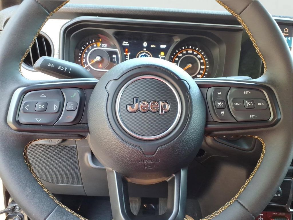 Used 2024 Jeep Gladiator Sport AWD/4WD image 13