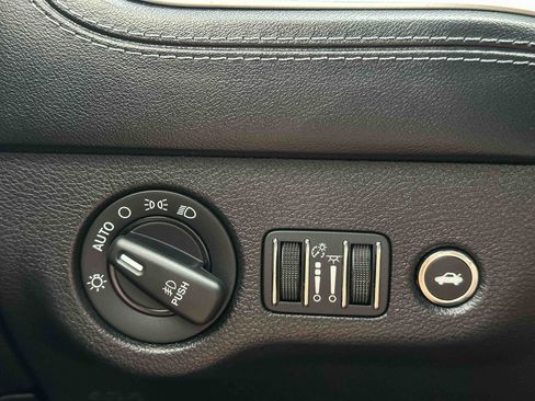 Used 2019 Dodge Charger Scat Pack w/ Technology Group RWD image 38