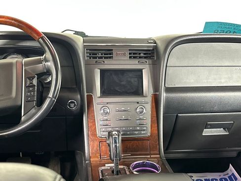 Used 2017 Lincoln Navigator Select image 28