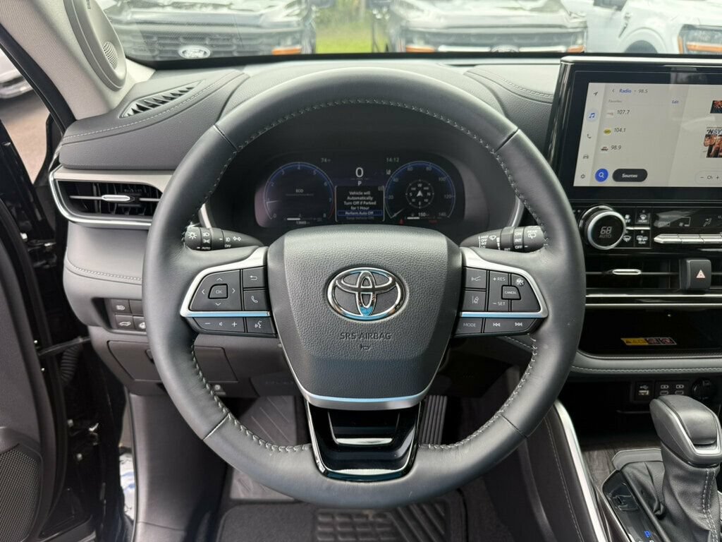 Used 2026 Toyota Highlander Limited AWD/4WD image 5