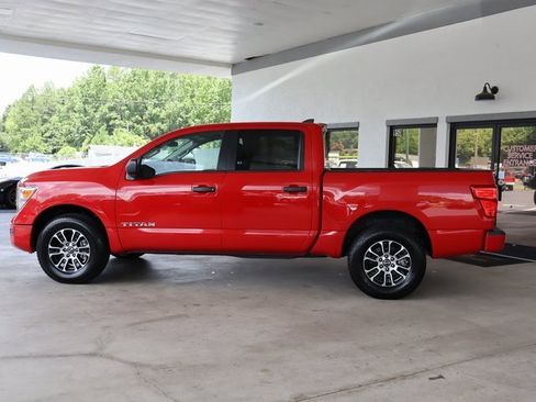 Used 2023 Nissan Titan SV image 2
