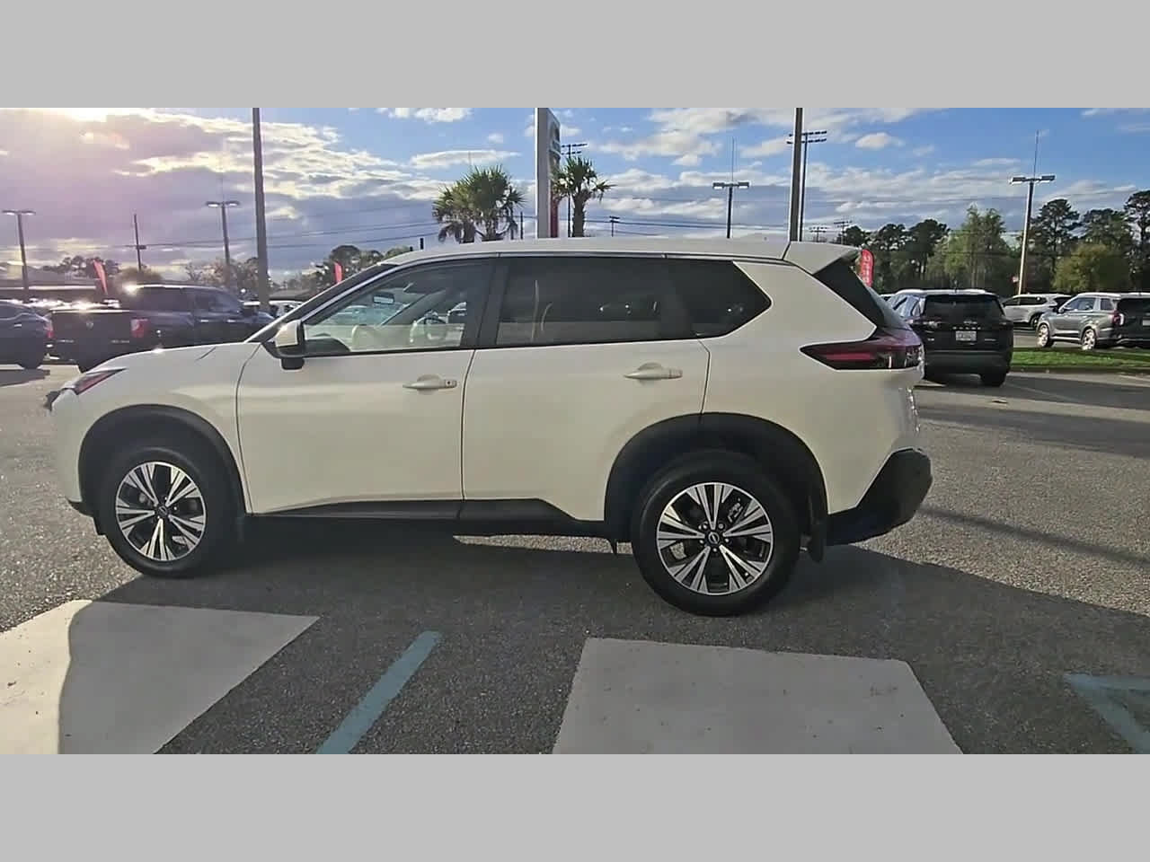 Used 2023 Nissan Rogue SV AWD/4WD image 27