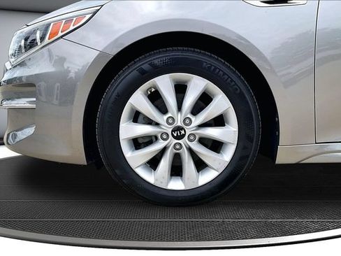 Used 2017 Kia Optima EX FWD image 31