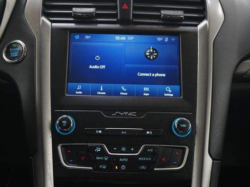 Used 2020 Ford Fusion SE AWD/4WD image 16
