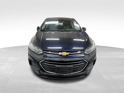 Used 2022 Chevrolet Trax LS w/ Tint and Cruise Package FWD image 2
