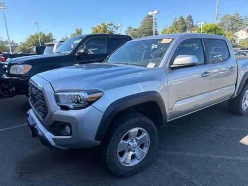 Used 2022 Toyota Tacoma TRD Off-Road AWD/4WD image 10