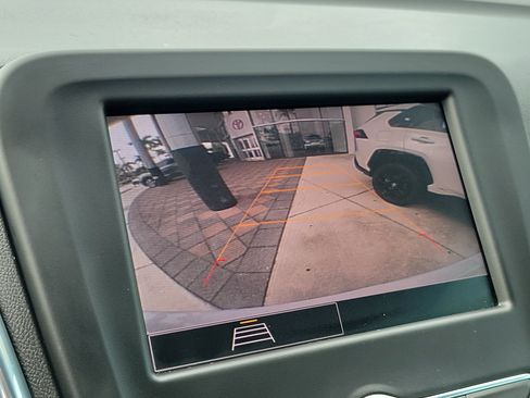 Used 2023 Chevrolet Equinox LS FWD image 28