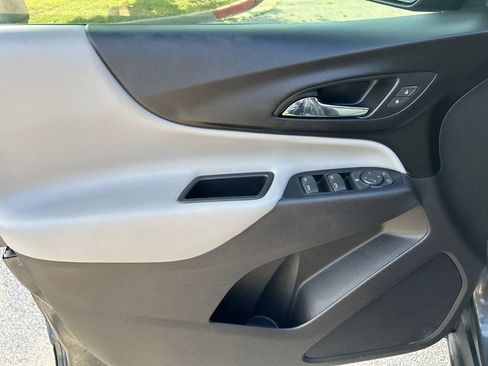 Used 2020 Chevrolet Equinox LS w/ LS Convenience Package image 10