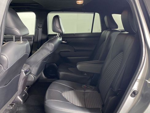 Used 2022 Toyota Highlander XSE AWD/4WD image 29